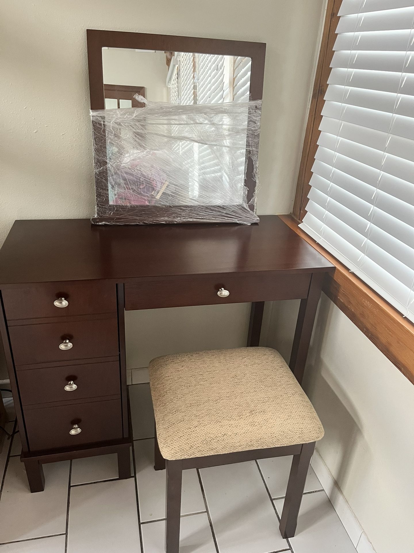 Bed Bath And Beyond Makeup Vanity Desk