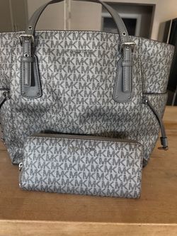 Micheal Kors purse wallet