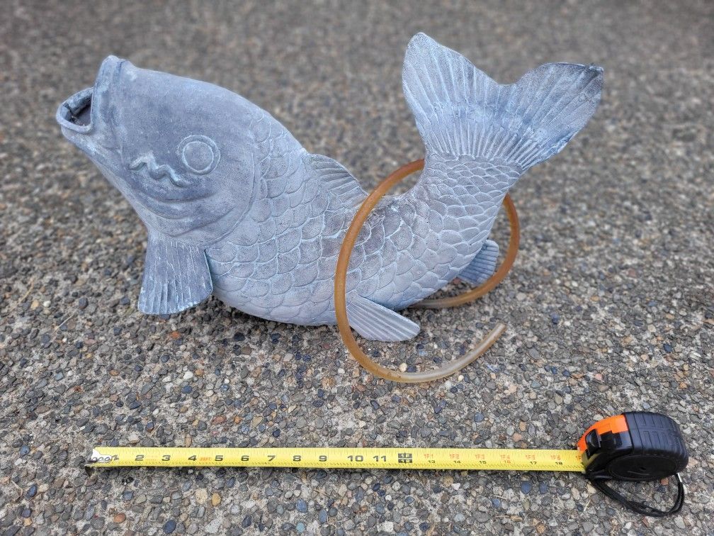 Fountain Garden Fish 19x13x8
