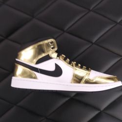 Jordan Metallic gold 1s