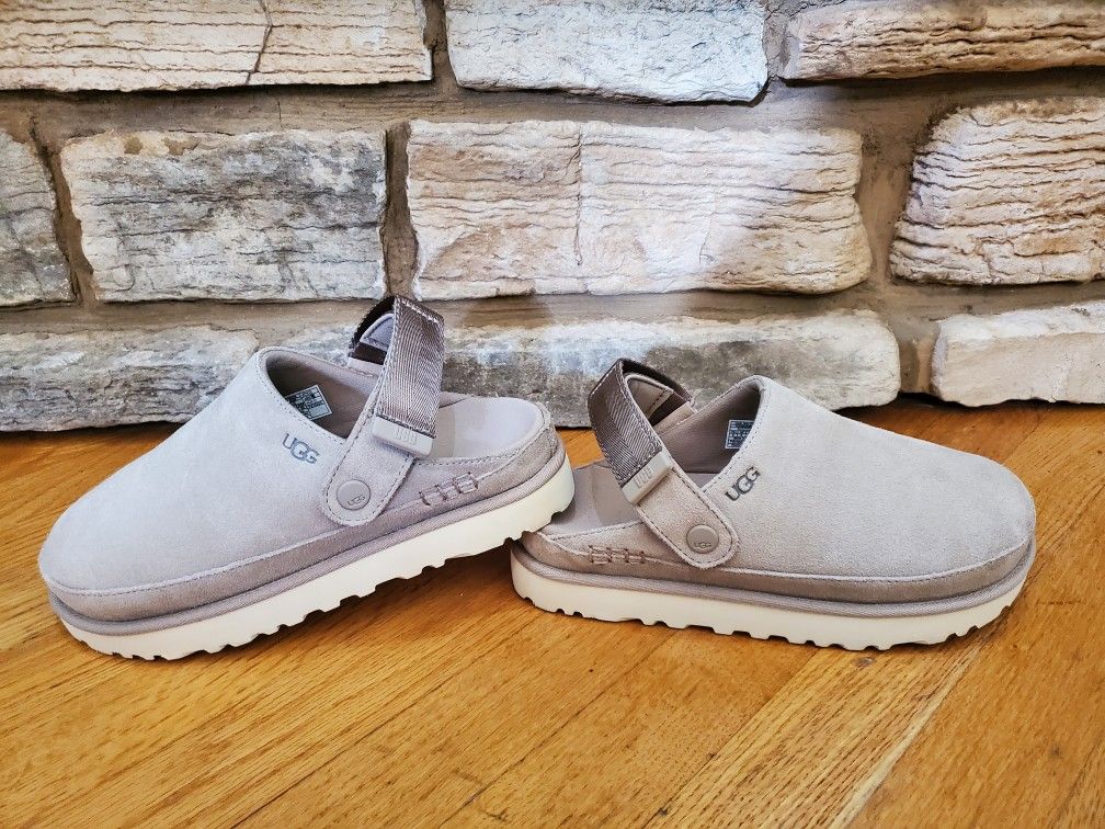 UGG Goldenstar Clog Sand Color US Size 8 Store Display 