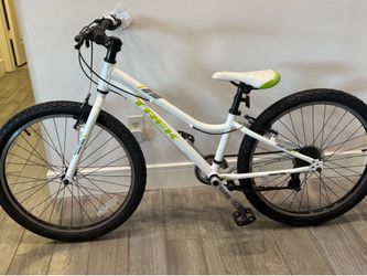 Trek Precaliber 24” Girls Kids Bike