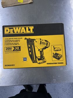 DeWalt DCN660D1 20V Cordless Angled Finish Nailer Kit