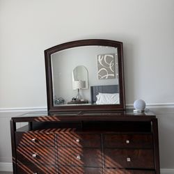 Dresser - 9 Drawers With Mirror