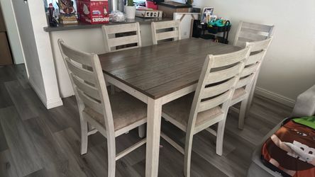 Dining room table