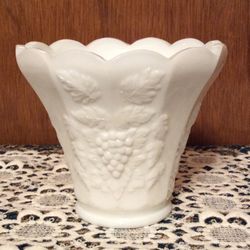 Vintage Westmoreland White Milk Glass Vase Harvest Grapes 4” Scallop Rim