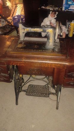 Vintage  new home sewing machine