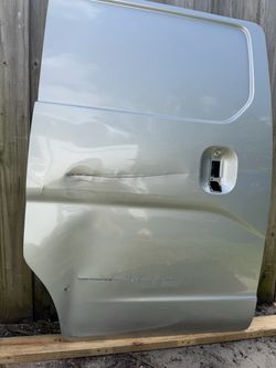 Passenger side sliding doors NV 200