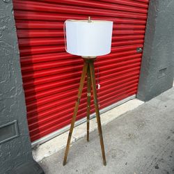 Tripod Lamp