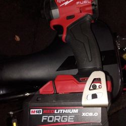 1'4 " Impact Wrench Fuel And 18v Red Lithium 8ah Milwaukee Battery