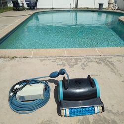 Maytronics Dolphin Robot Type Pool Vacuum Cleaner 