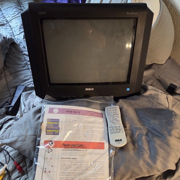 RCA 14 " TruFlat 14F514T Component Video CRT Flat Screen Tube Gaming Monitor TV W/ Remote