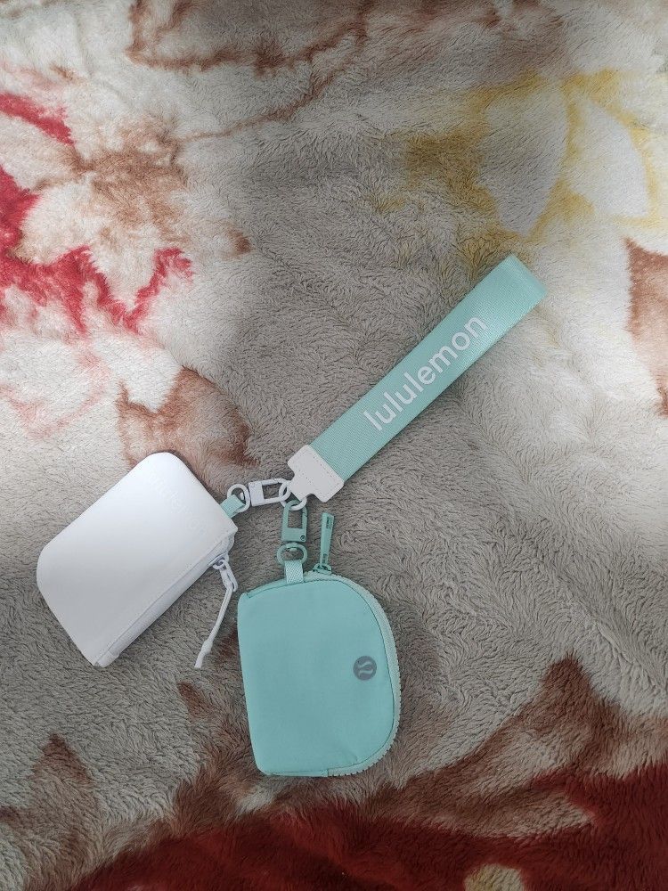 Lululemon Dual Pouch Wristlet Keychaine White And Teal