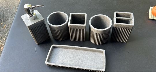 Set of 6 bathroom accessories