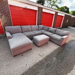 Thomasville Langdon Fabric Sectional with Chaise and Storage Ottoman! ***Free CurbSide Delivery*** 