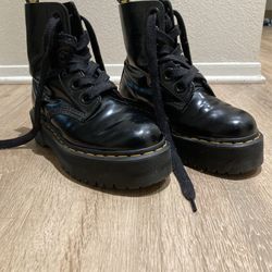Dr.Martens Molly Platform Boot