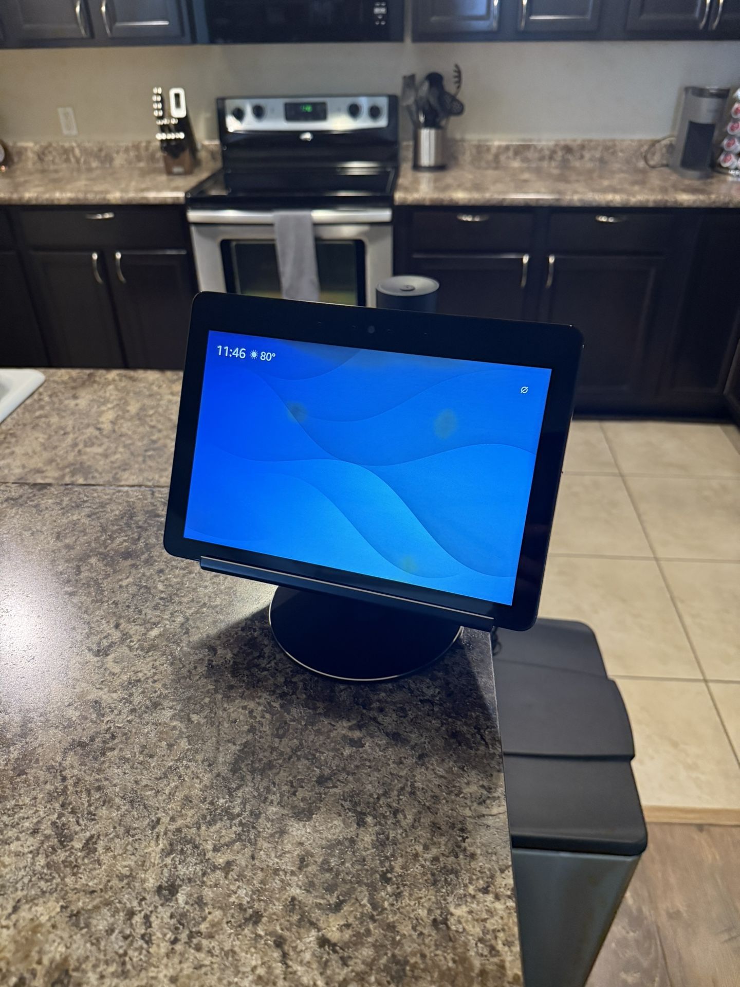 Alexa Echo Show 8 and Stand