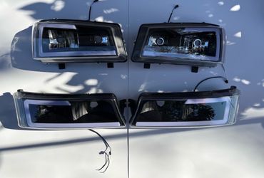 03-06 Chevy Silverado 1500 & 2007 Classic LED Cat Eye Headlights; Black Housing With Clear Corners