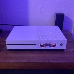 Xbox 360 W/ Controller