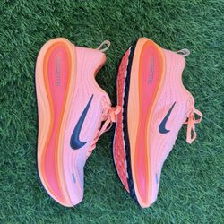 Mens 6 Women’s 7.5 Nike Vomero Plus HV8150-801