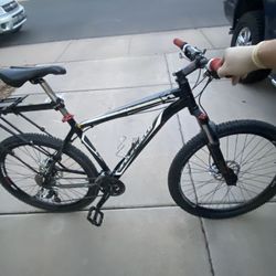 Upgraded Specialized Hardrock MTB – Hydraulic Disc Brakes, WTB Tires, Rack