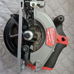 Circular SAW MILWAUKEE FUEL