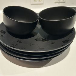 4 Plates ands 2 Bowls