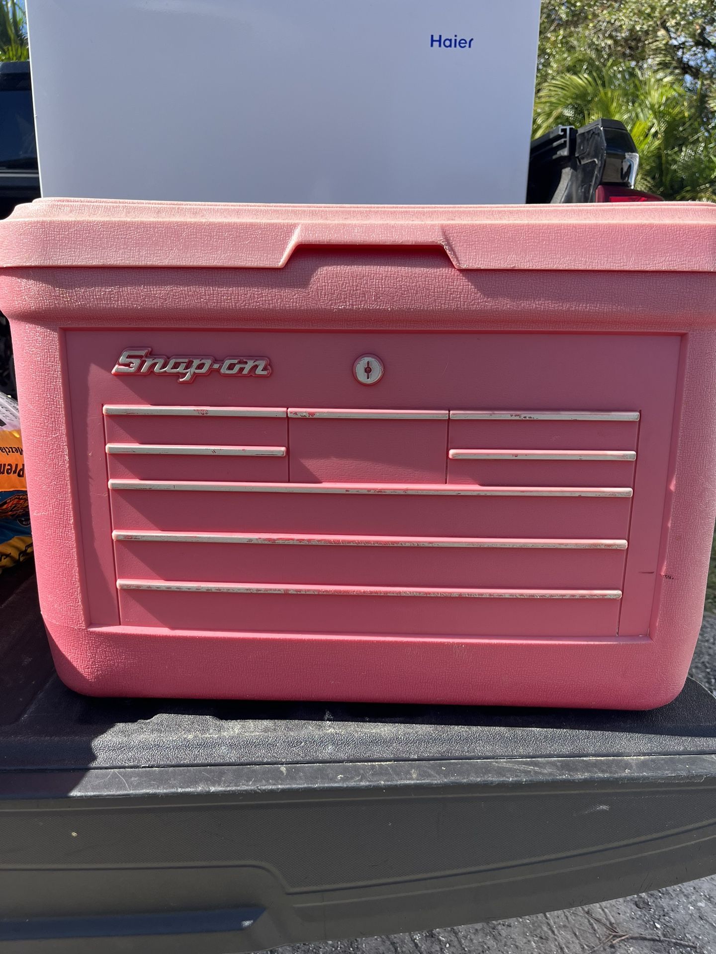 Vintage snap on cooler