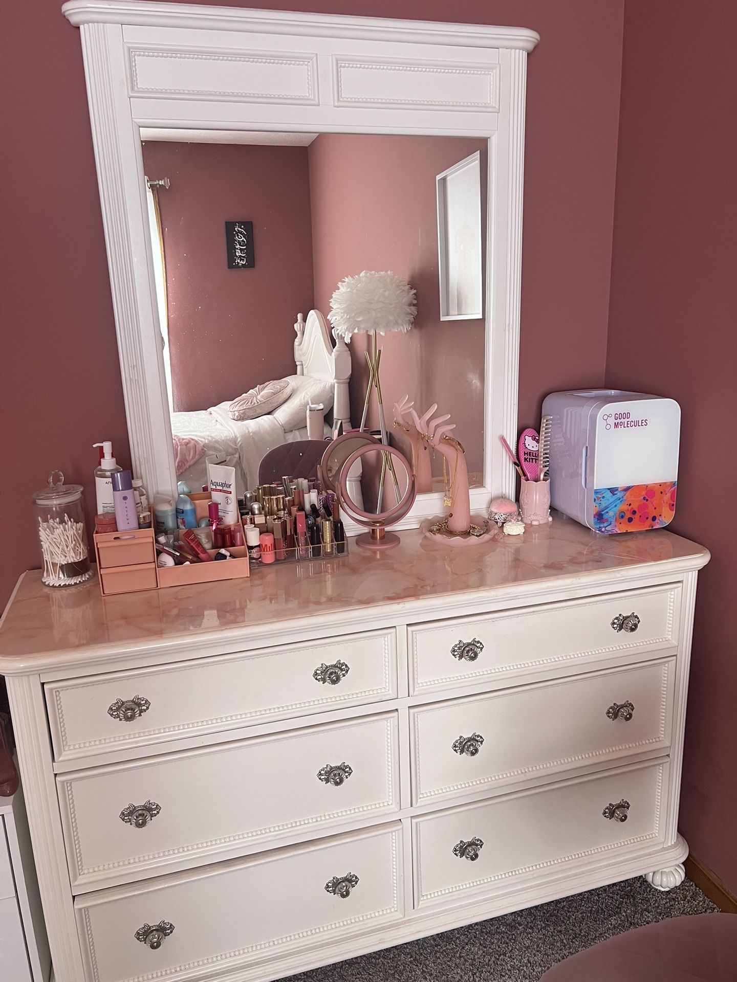 Dresser With Mirror