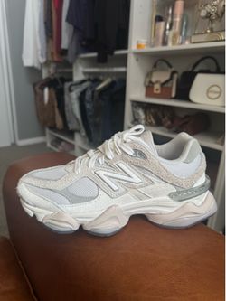 Women 7.5 New Balance 9060