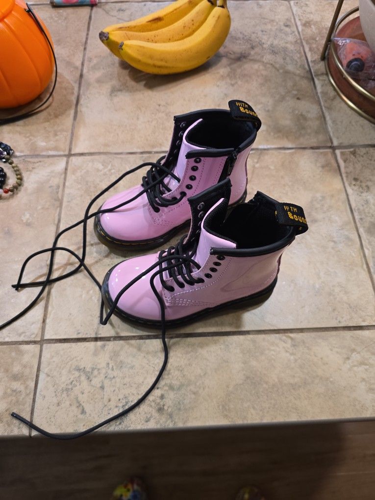 Girls Size 8 Pink Dr. Martens 8 Eyelet Boots