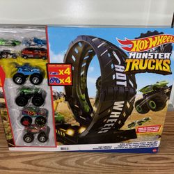 Hot Wheels Monster Trucks Epic Loop Challenge New