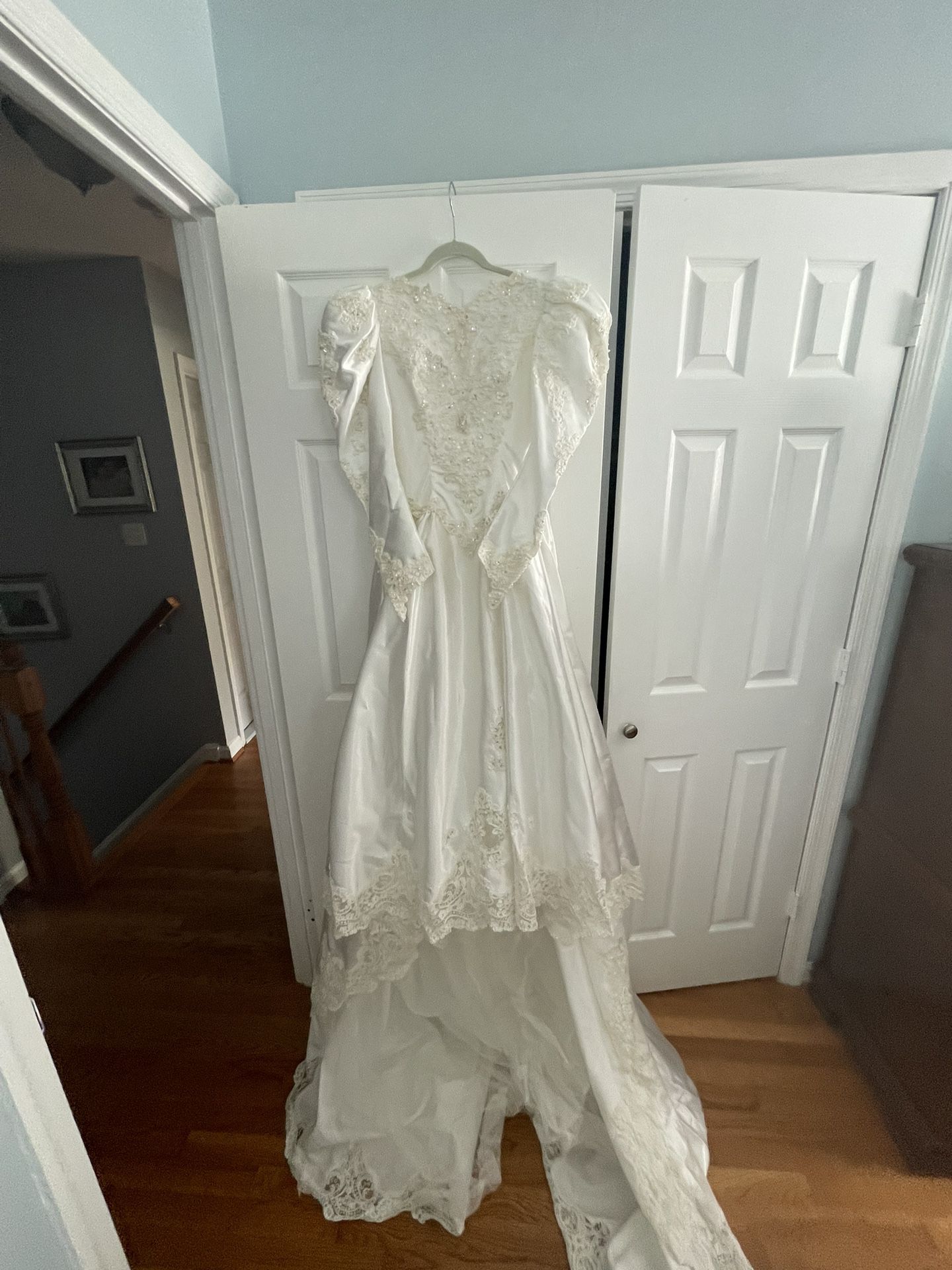 Vintage Wedding Dress W/ Veil