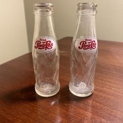  LOT OF 2  MINIATURE  PEPSI COLA GLASS BOTTLE … DRINK PEPSI….  ADVERTISING NOVELTY  4-1/4" VINTAGE …,🔥nice