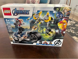 Used Lego Marvel Avengers Speeder Bike Strike set (100% complete)