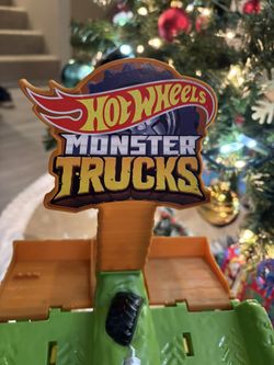 Hot Wheels Monster Trucks Track