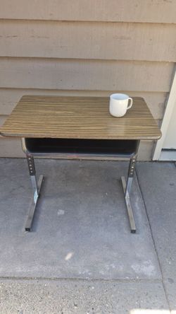 Student desk adjustable height