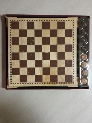 Photo Older checker board set still in box