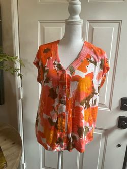 Women’s Floral Button-Front lightweight blouse