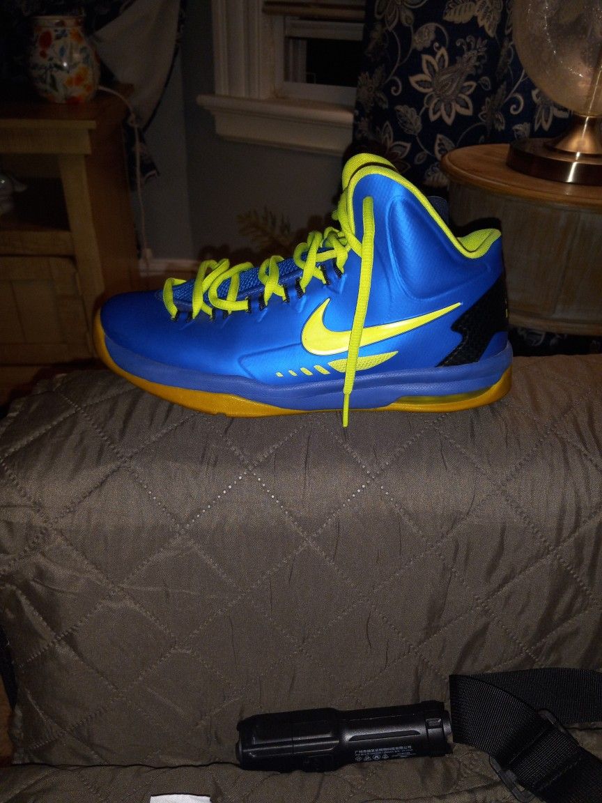 Nike ,kd Trey Basketball Shoes ,size 6 Y , Color Blue And Yellow