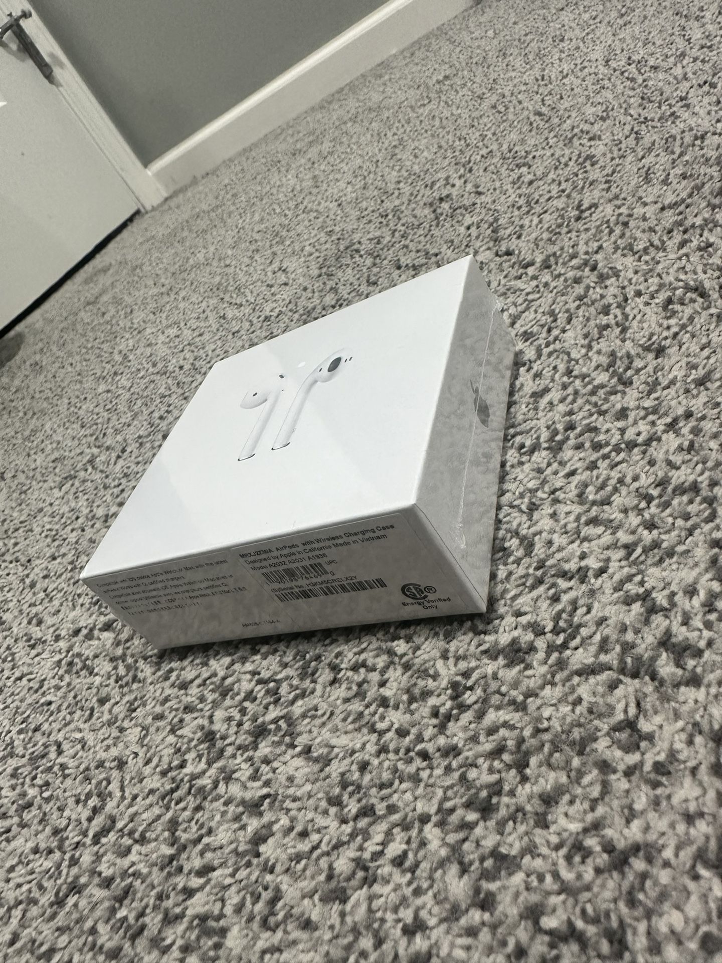 AirPods 2 Wireless Charging Case & Headphones