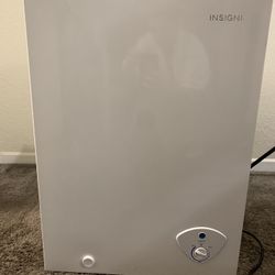 3.5 Cu. Ft. Chest Freezer (white)