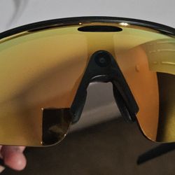 Want to trade my Gold Oakley Vanguard Meta AI with a White, Prizm™ Sapphire