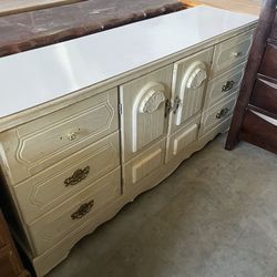 🥰NICE VINTAGE DRESSER-🥰