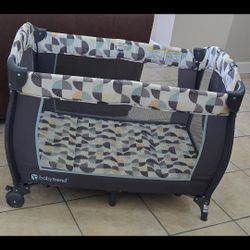 Playpen. Excellent Condition 