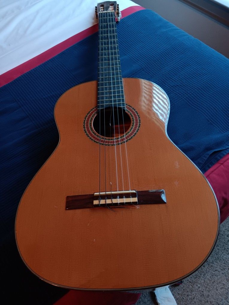 ANTONIO APARICIO CLASSICAL GUITAR