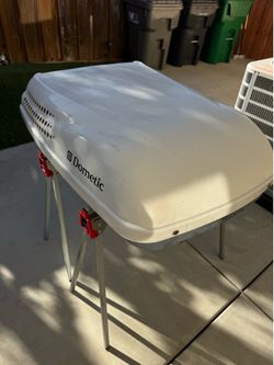 RV roof AC unit