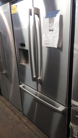 New Bosch stainless steel refrigerator 4 month warranty