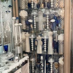 Nice Pulaski Brand Lighted wooden curio cabinet-read comment below