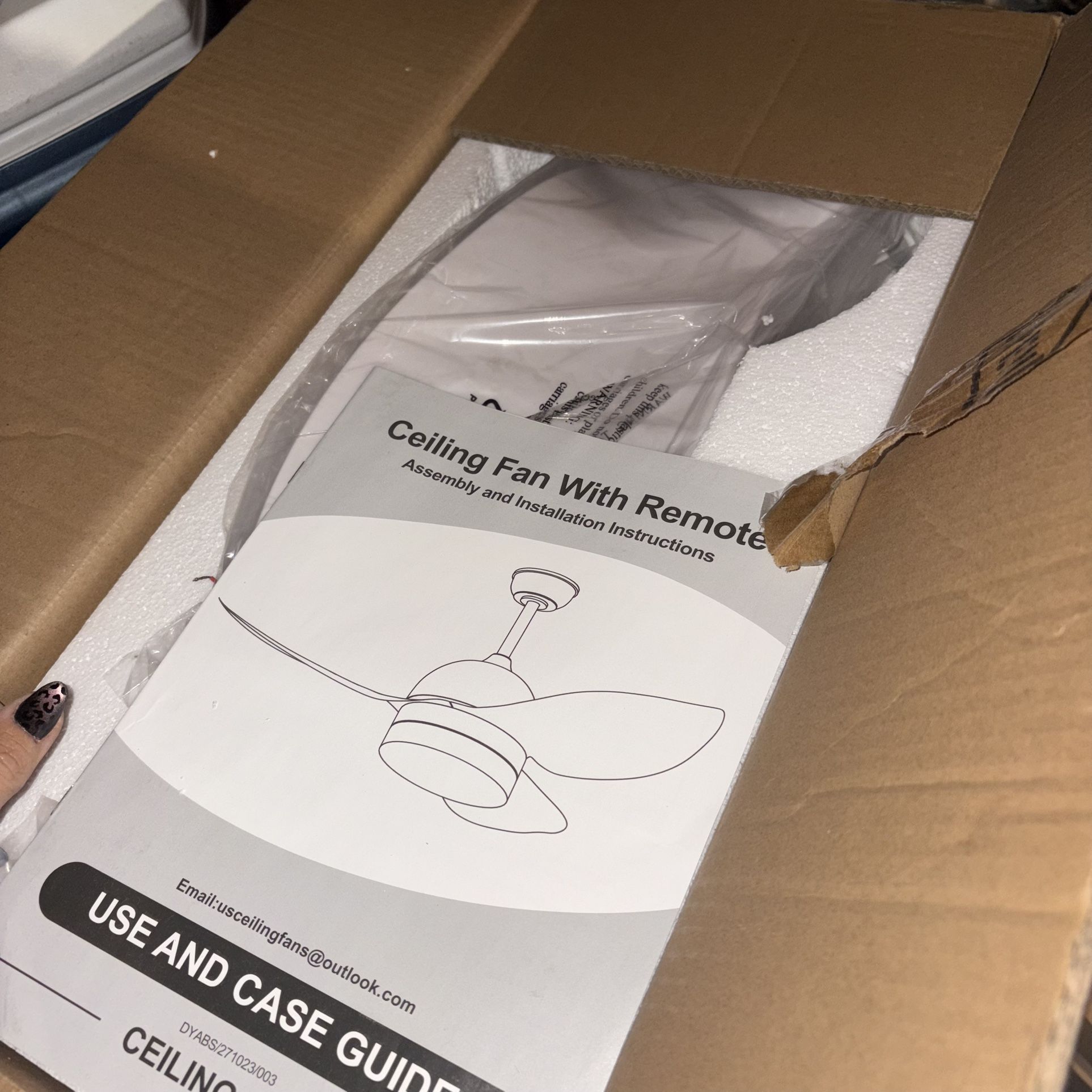 New Ceiling fan with remote control white